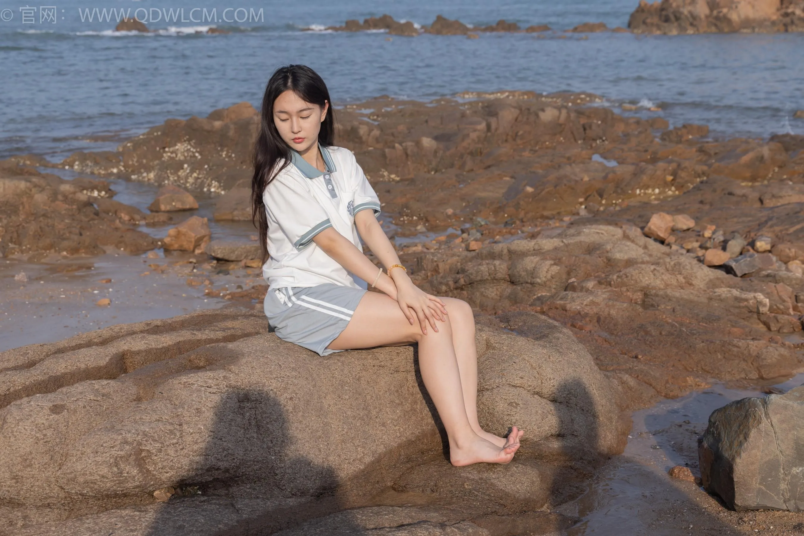 物恋传媒 NO.1567 美兔-海边的风 [151P]插图1